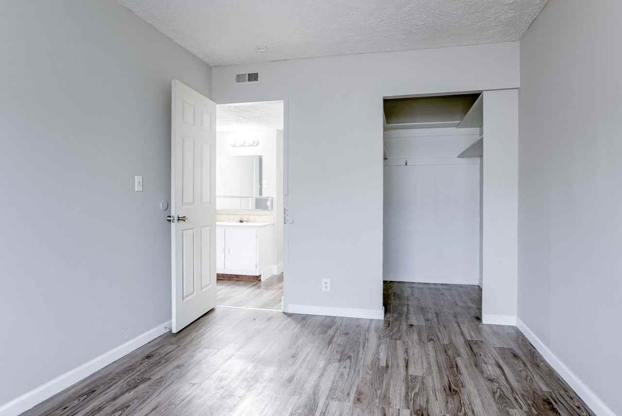 Oakridge Apartments - Photo 5 of 33