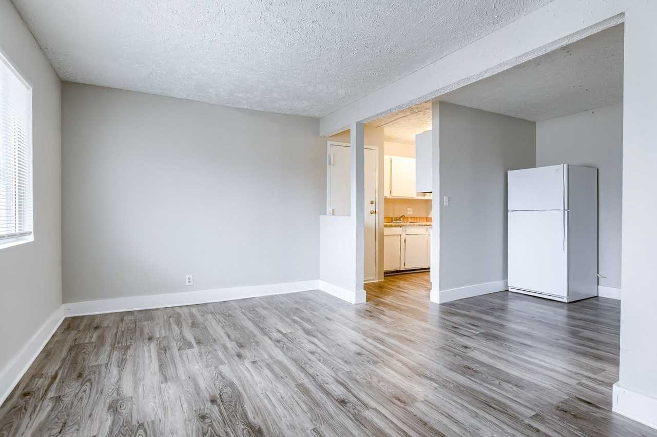 Oakridge Apartments - Photo 6 of 33