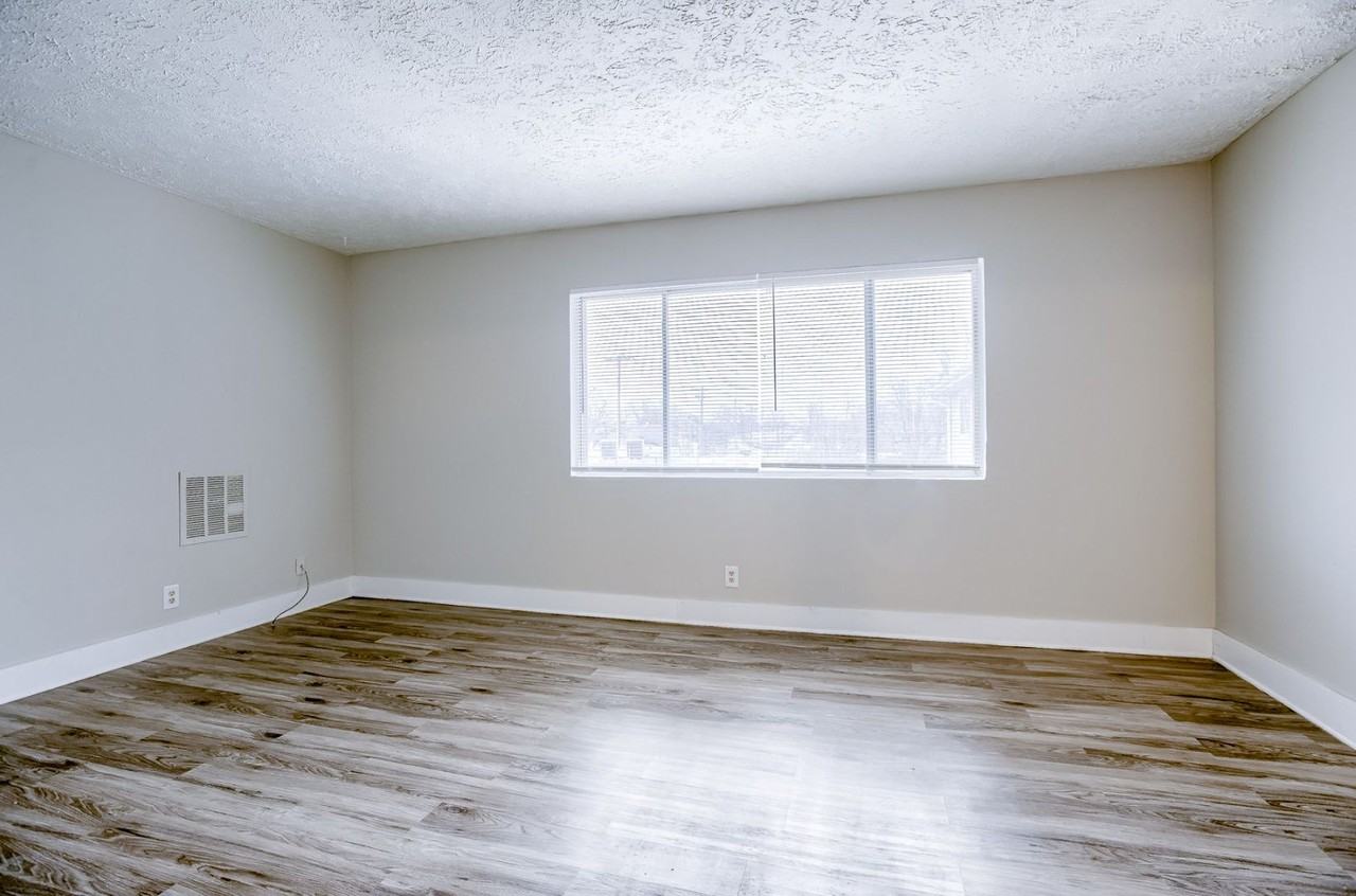 Oakridge Apartments - Photo 7 of 33