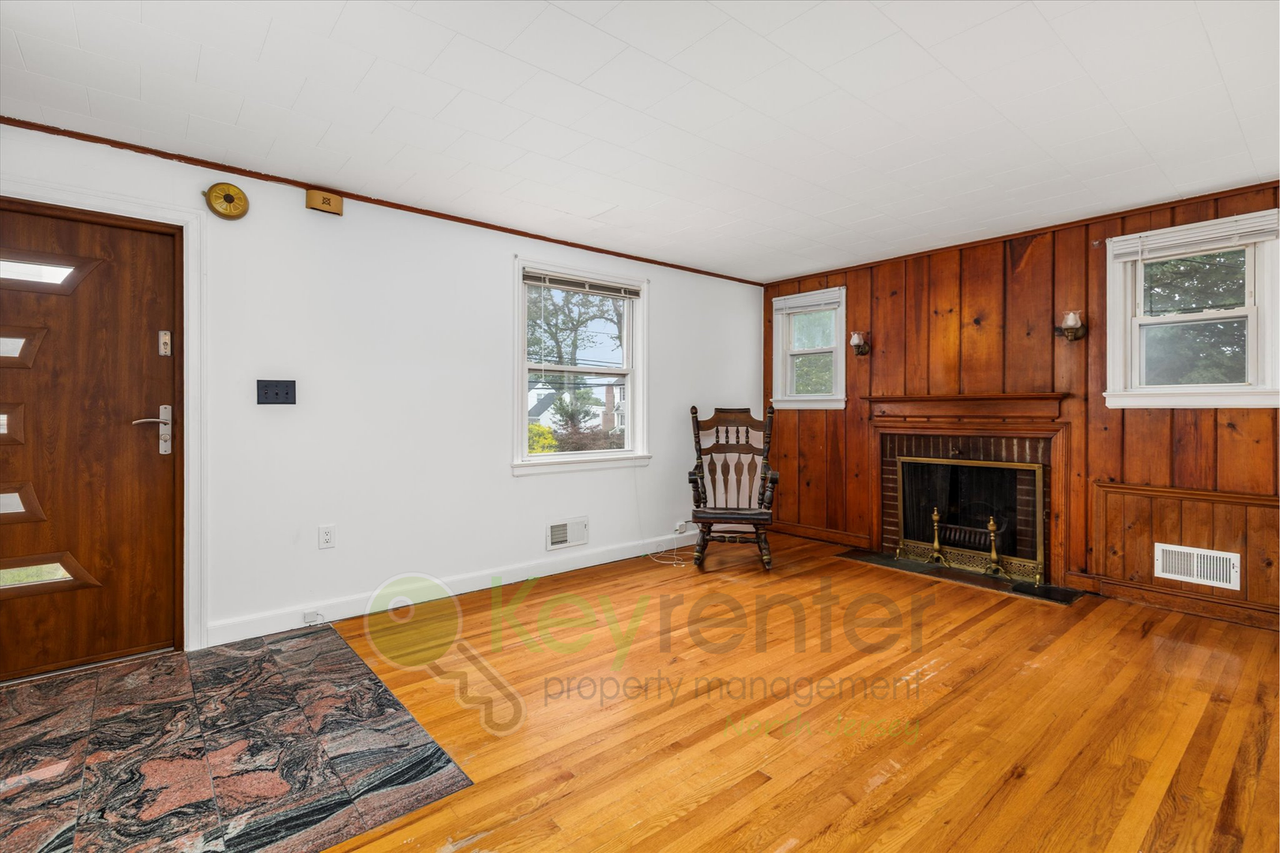 83 Chelsea Rd - Photo 2 of 19