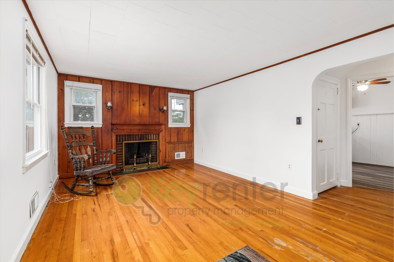 83 Chelsea Rd - Photo 3 of 19