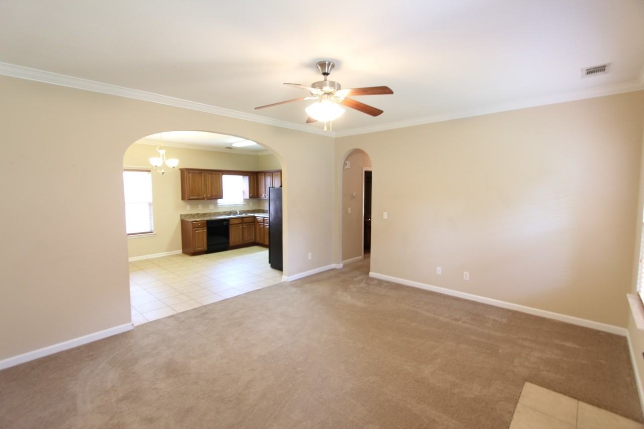 222 Oxmoor Place - Photo 3 of 21