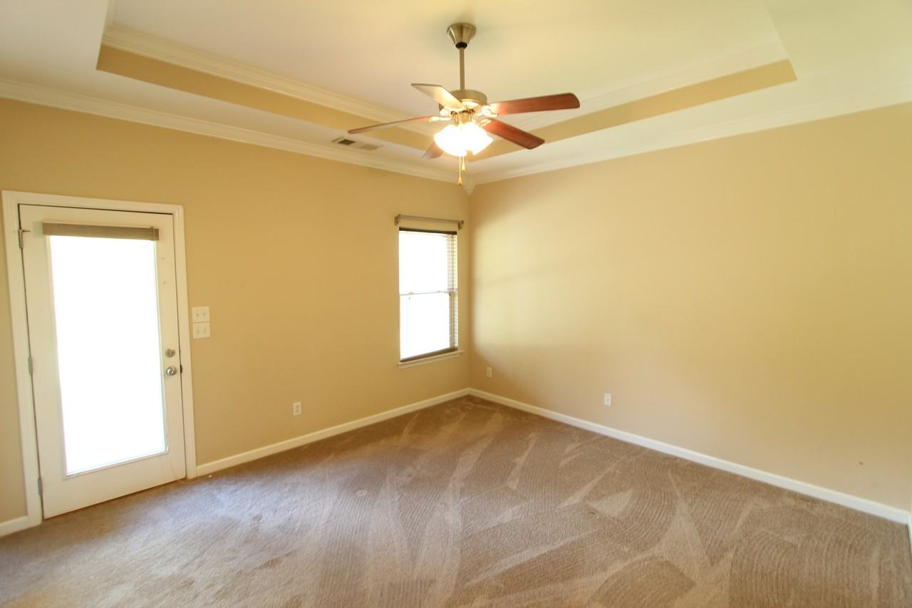 222 Oxmoor Place - Photo 7 of 21