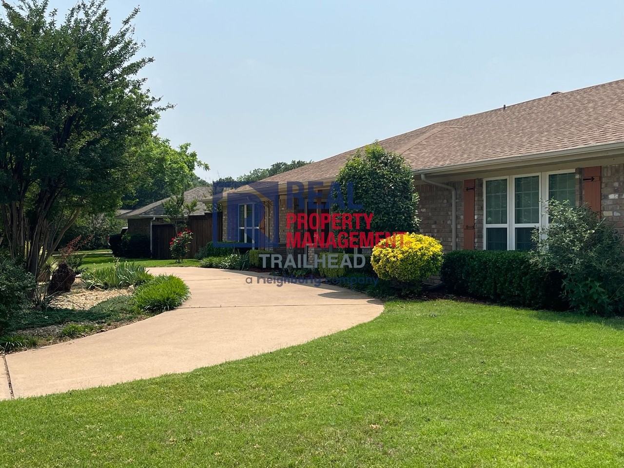 6400 Espana Dr - Photo 3 of 23