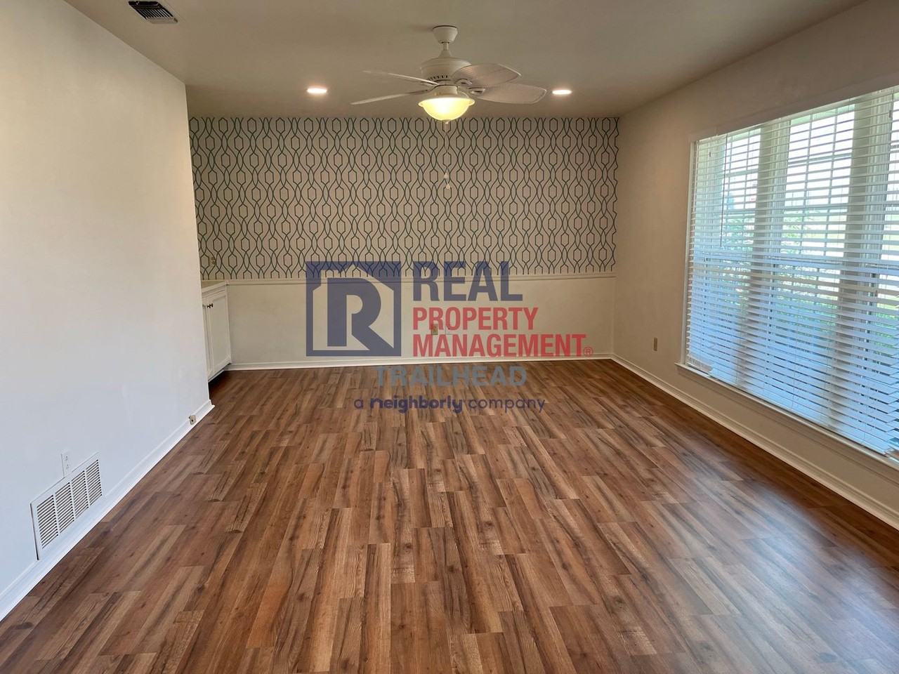 6400 Espana Dr - Photo 4 of 23