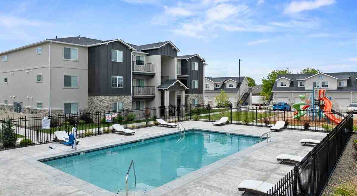 597 N Maple Grove Rd - Photo 6 of 37