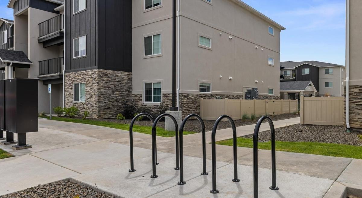 597 N Maple Grove Rd - Photo 5 of 37