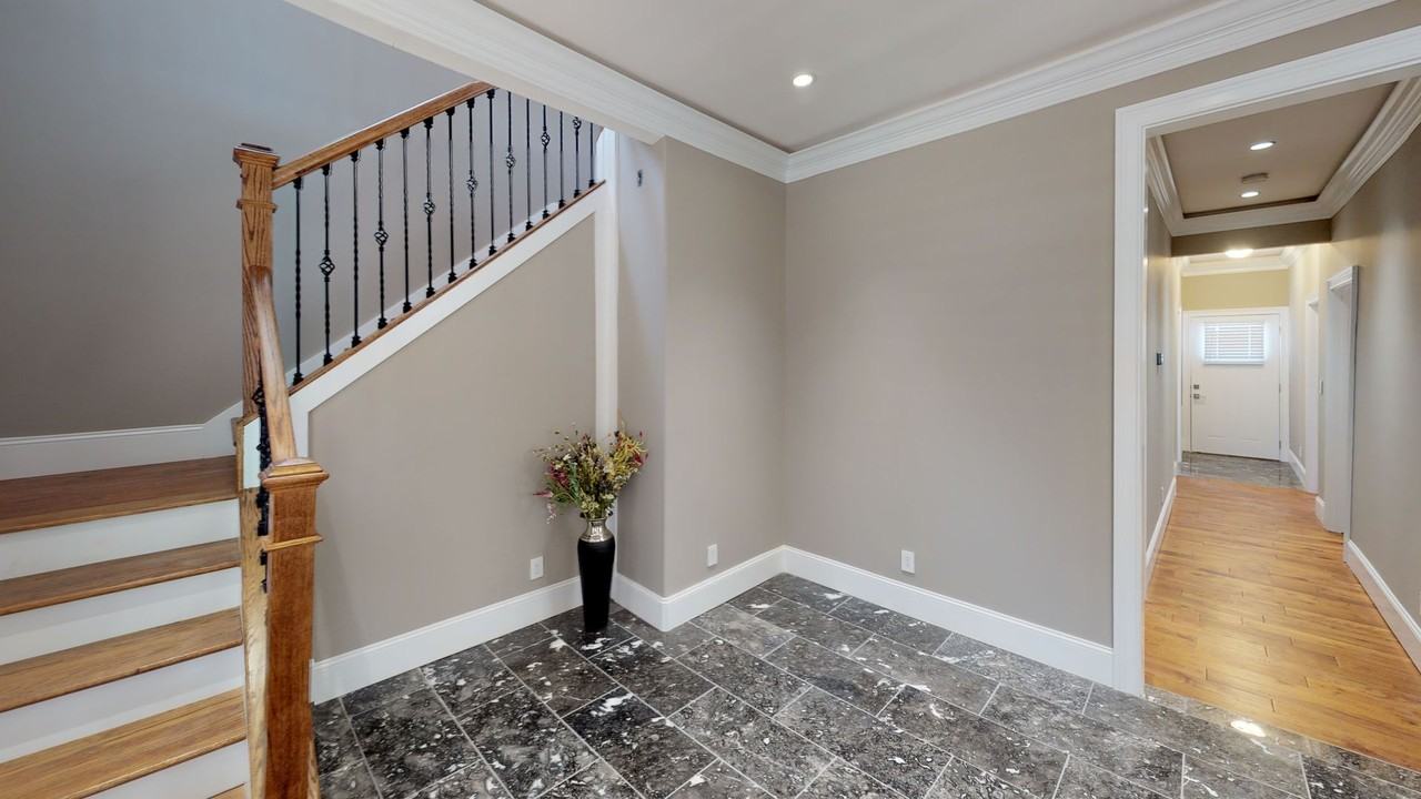 1717 Laurel Ave - Photo 7 of 16