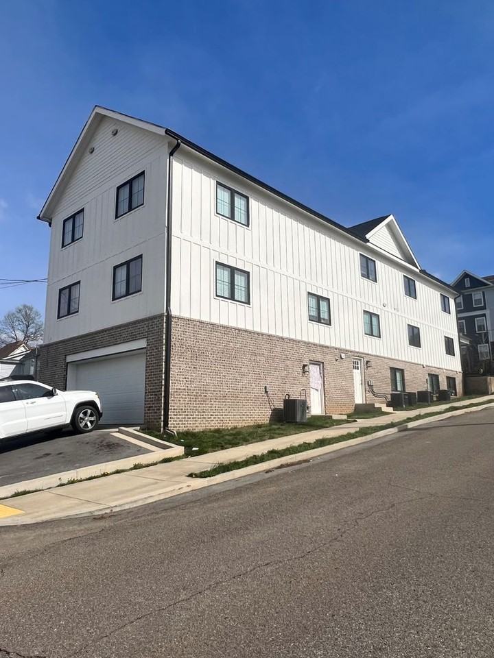 1833 Forest Ave - Photo 4 of 26