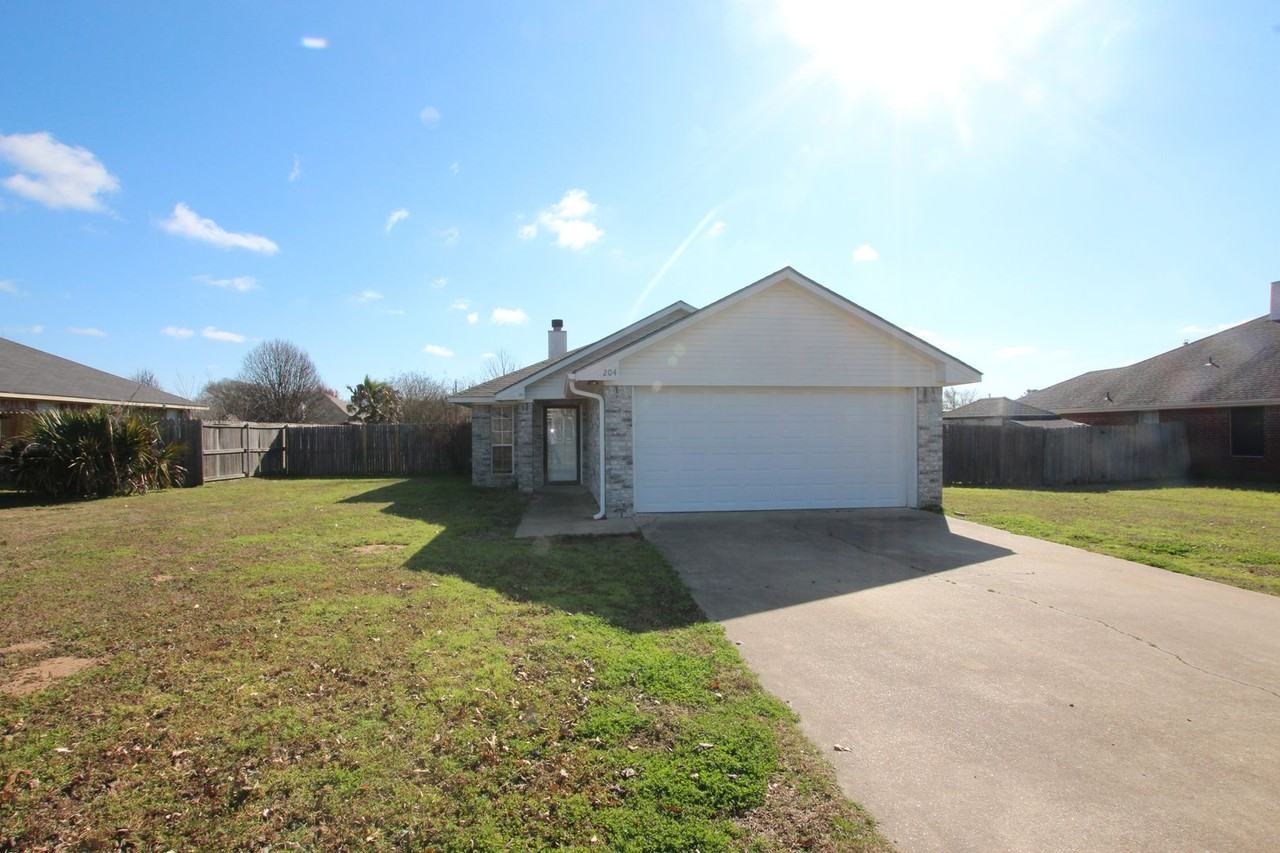 204 Willow Rd - Photo 2 of 23