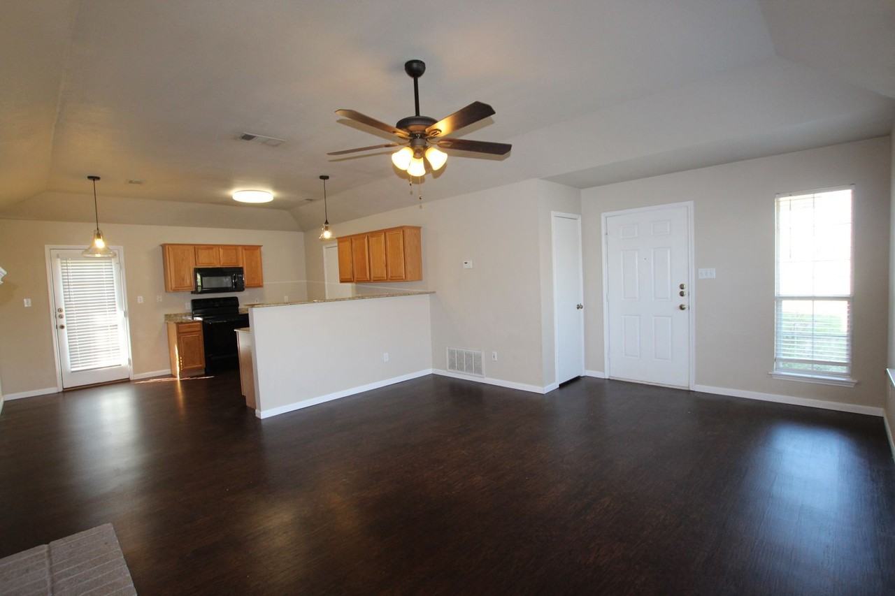 204 Willow Rd - Photo 4 of 23