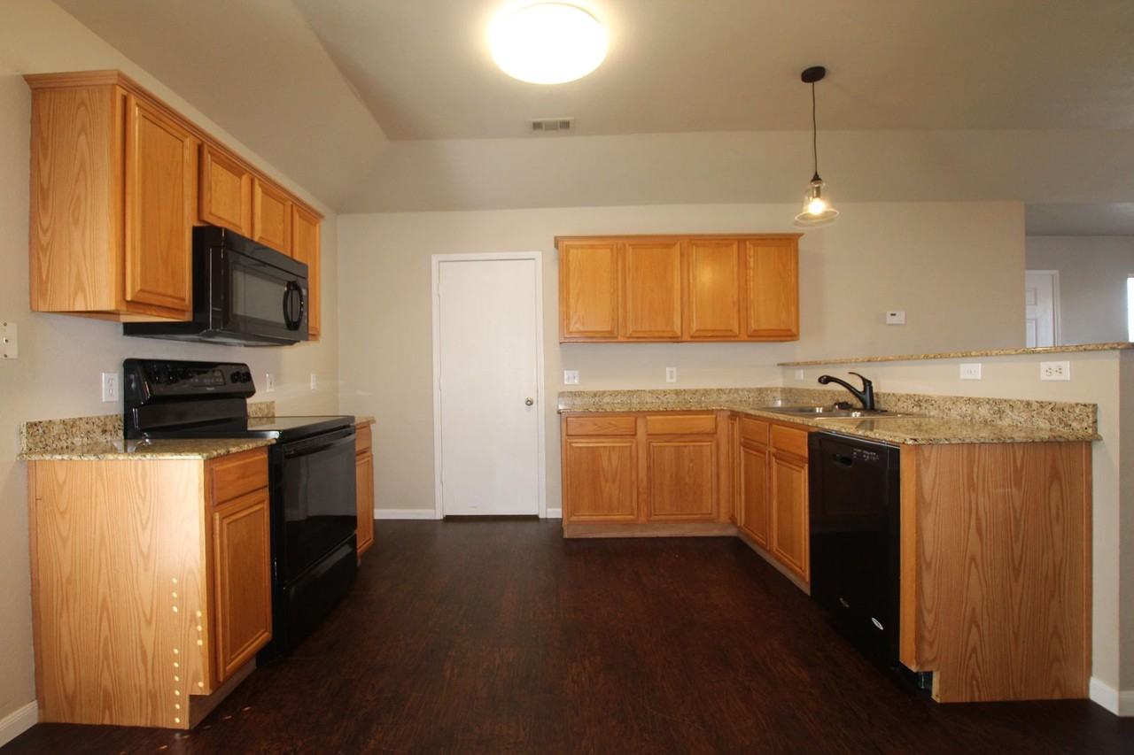 204 Willow Rd - Photo 5 of 23