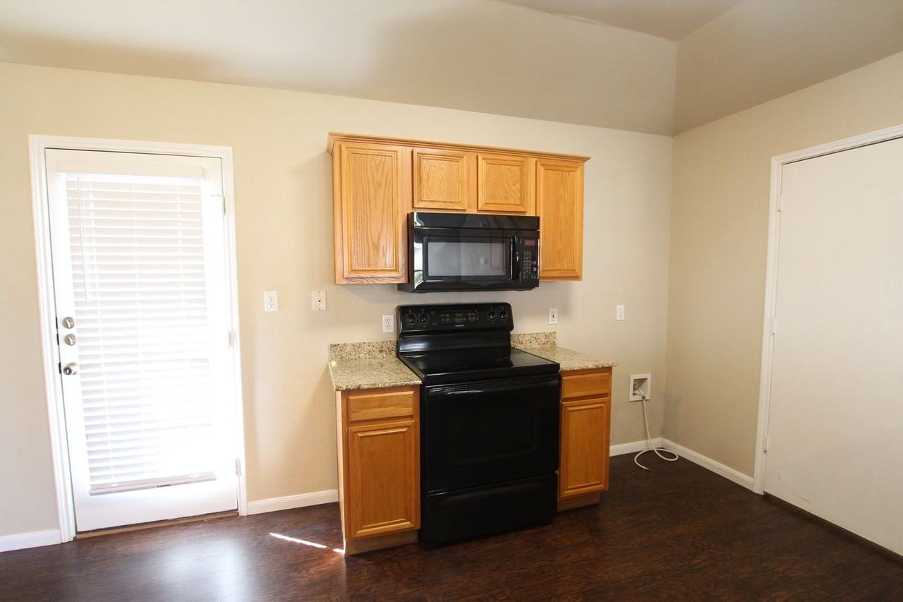 204 Willow Rd - Photo 6 of 23