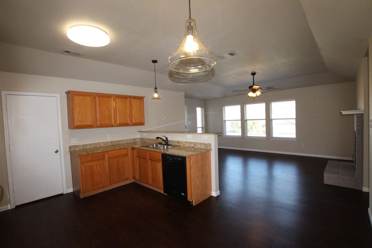 204 Willow Rd - Photo 7 of 23