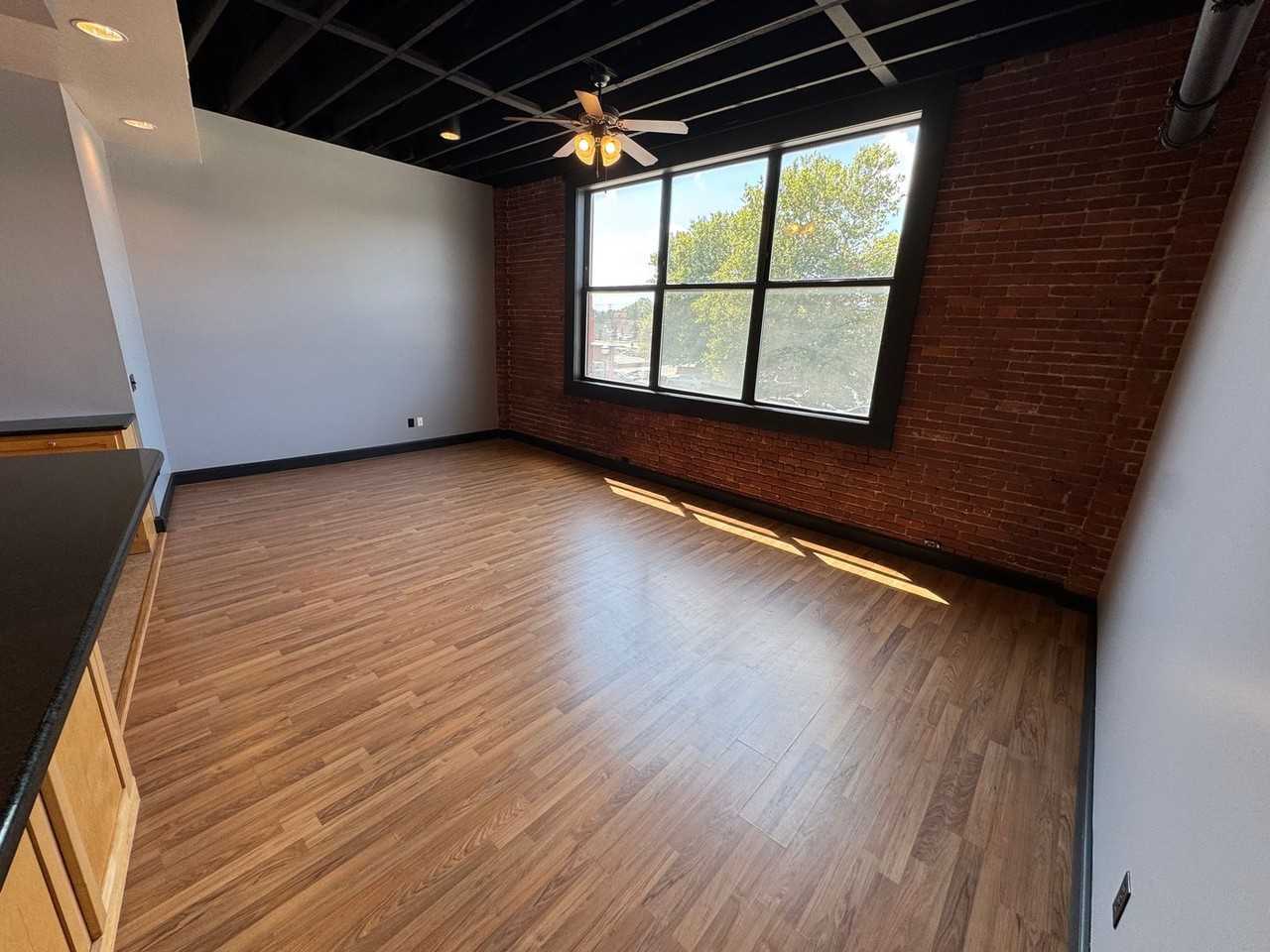 431 W Walnut St #A - Photo 6 of 20