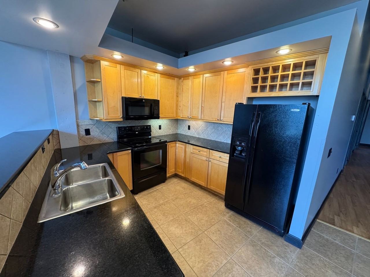 431 W Walnut St #A - Photo 7 of 20