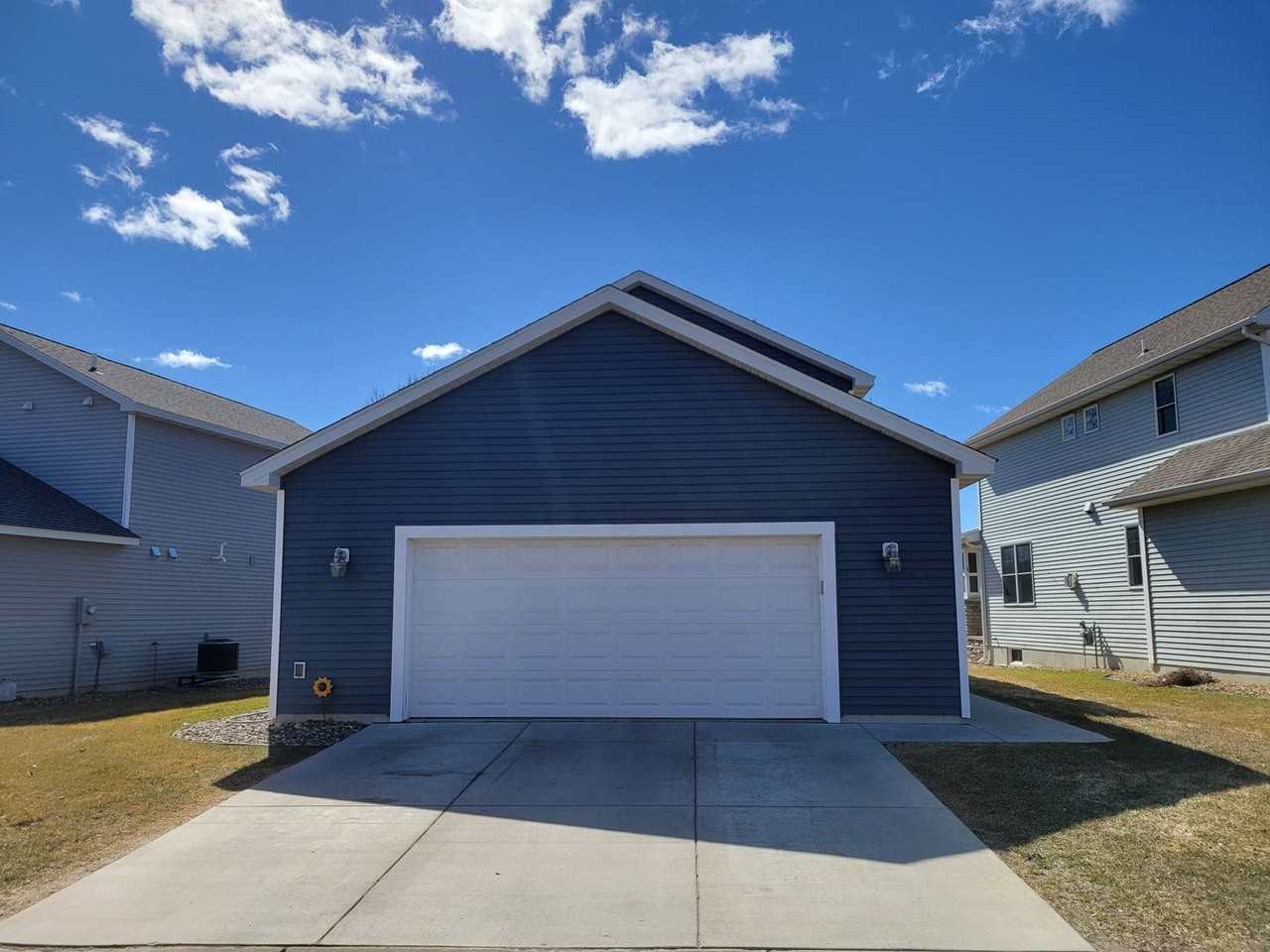 1790 Greenwood Valley Dr - Photo 2 of 32