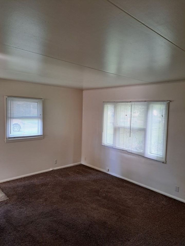 2617 Curdes Ave - Photo 2 of 7