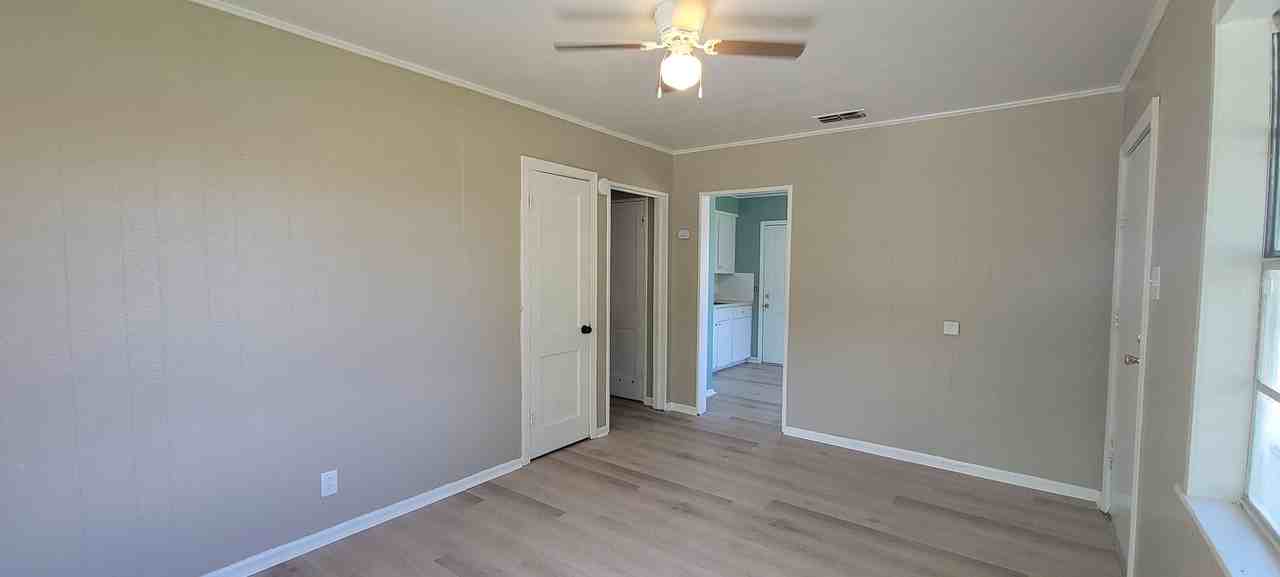 702 W 72nd St - Photo 6 of 13