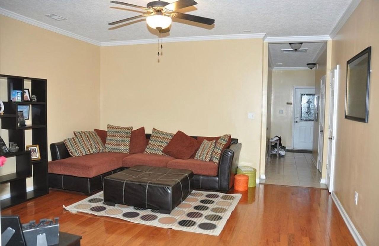 2216 River Park Ct - Photo 2 of 2