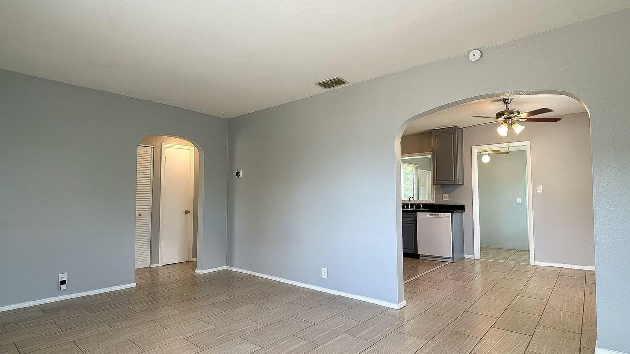 2532 4th Ave S - Photo 2 of 9