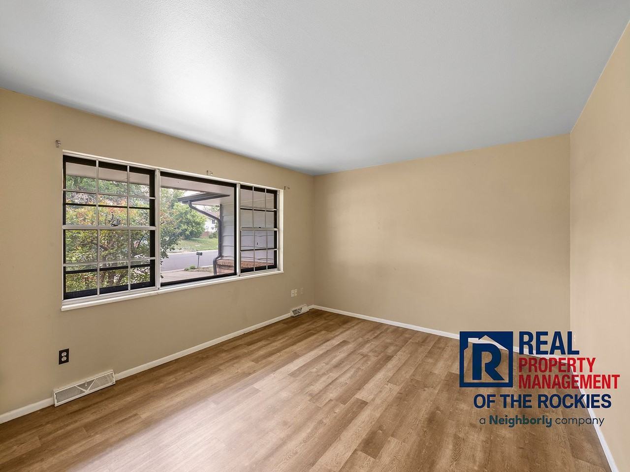 1901 Yorktown Ave - Photo 3 of 21