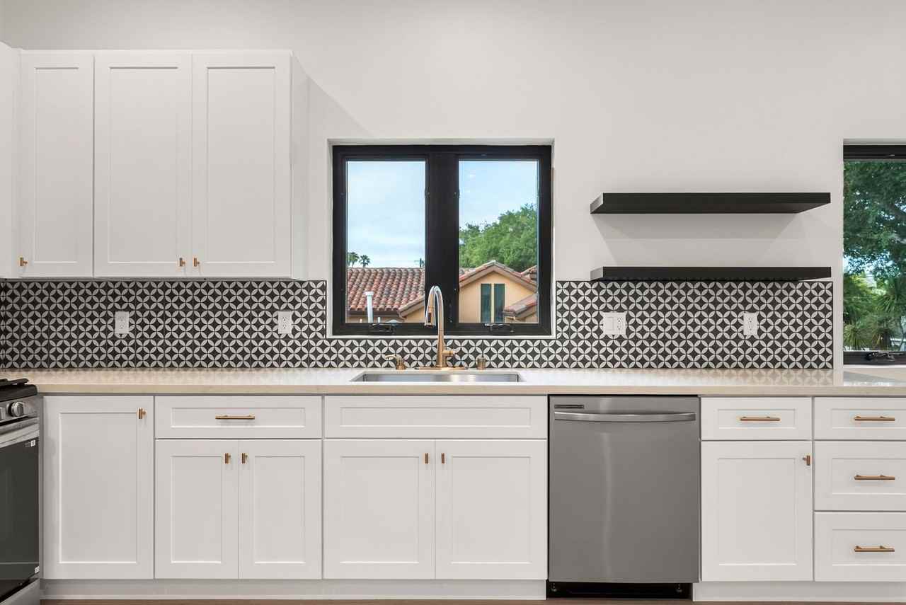 8931 Hubbard St - Photo 6 of 27