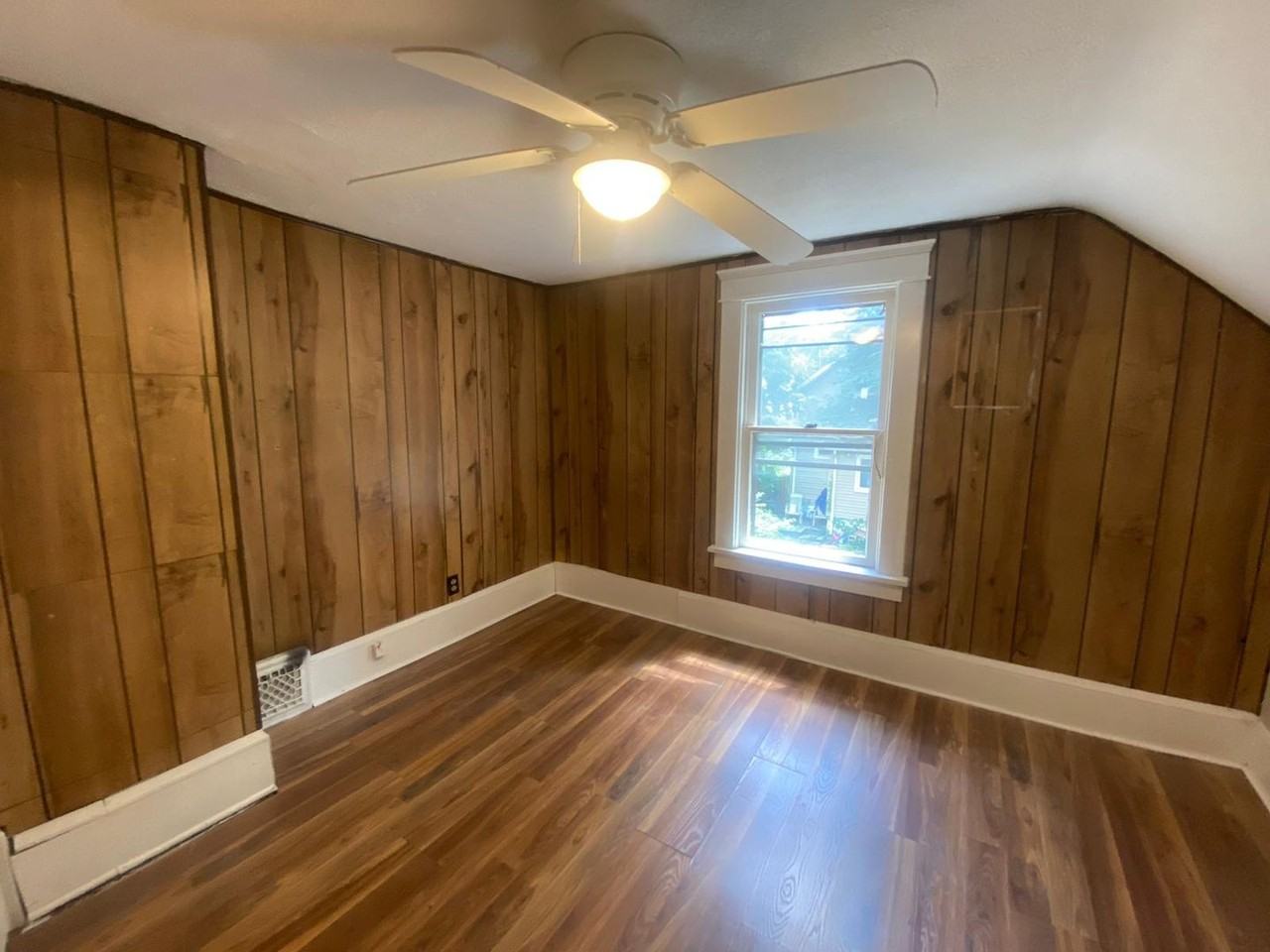 1292 W Wilbeth Rd - Photo 7 of 11