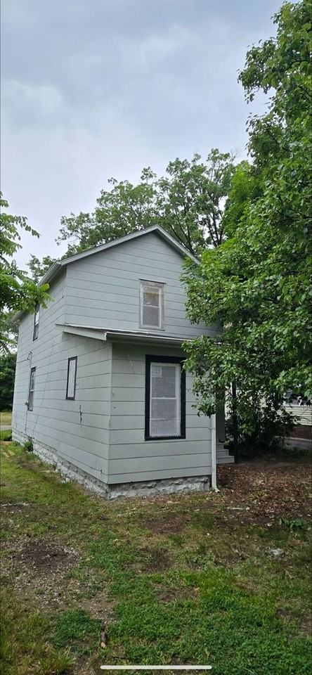 875 E 144th St - Photo 3 of 38