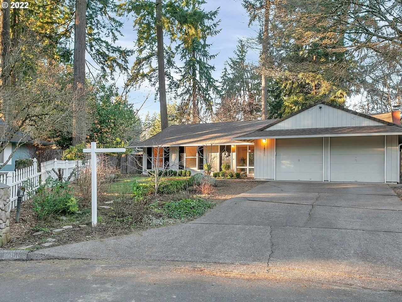 18561 Kristi Way - Photo 2 of 29