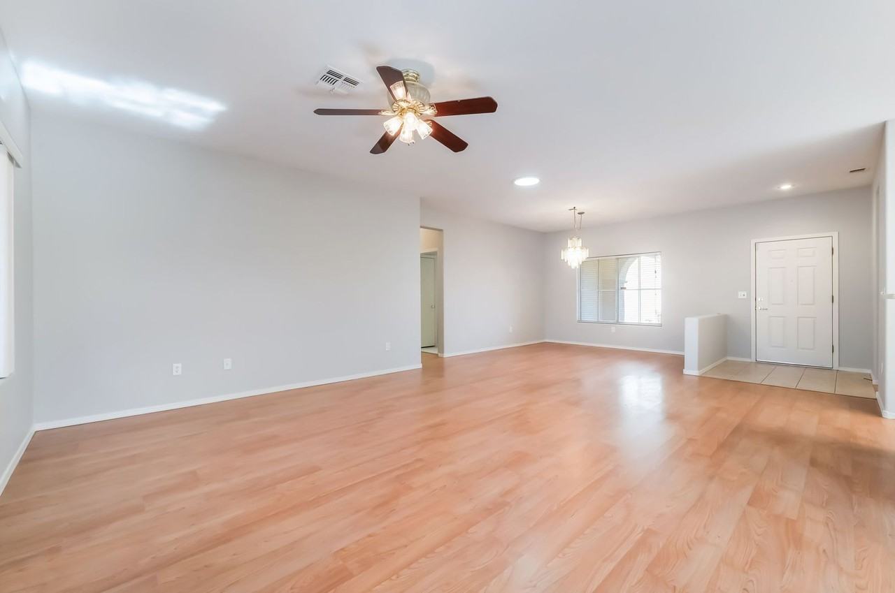 2571 Thatcher Ave - Photo 4 of 39