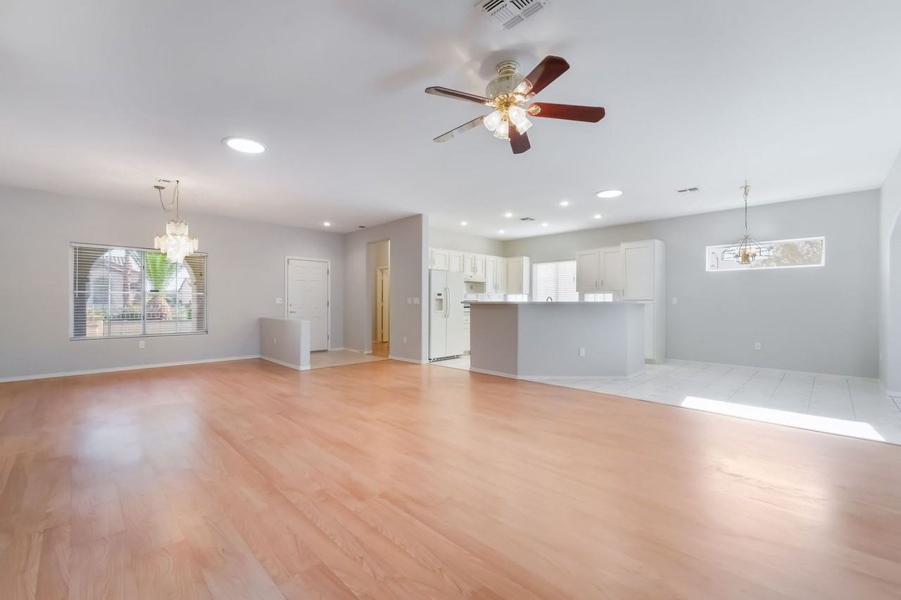 2571 Thatcher Ave - Photo 5 of 39