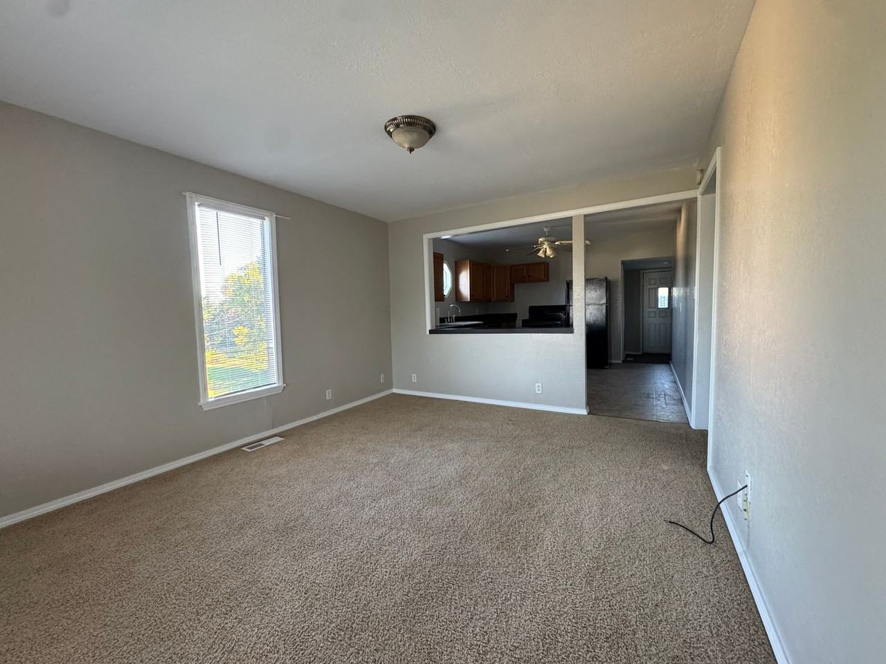 602 E Randolph Ave - Photo 2 of 10