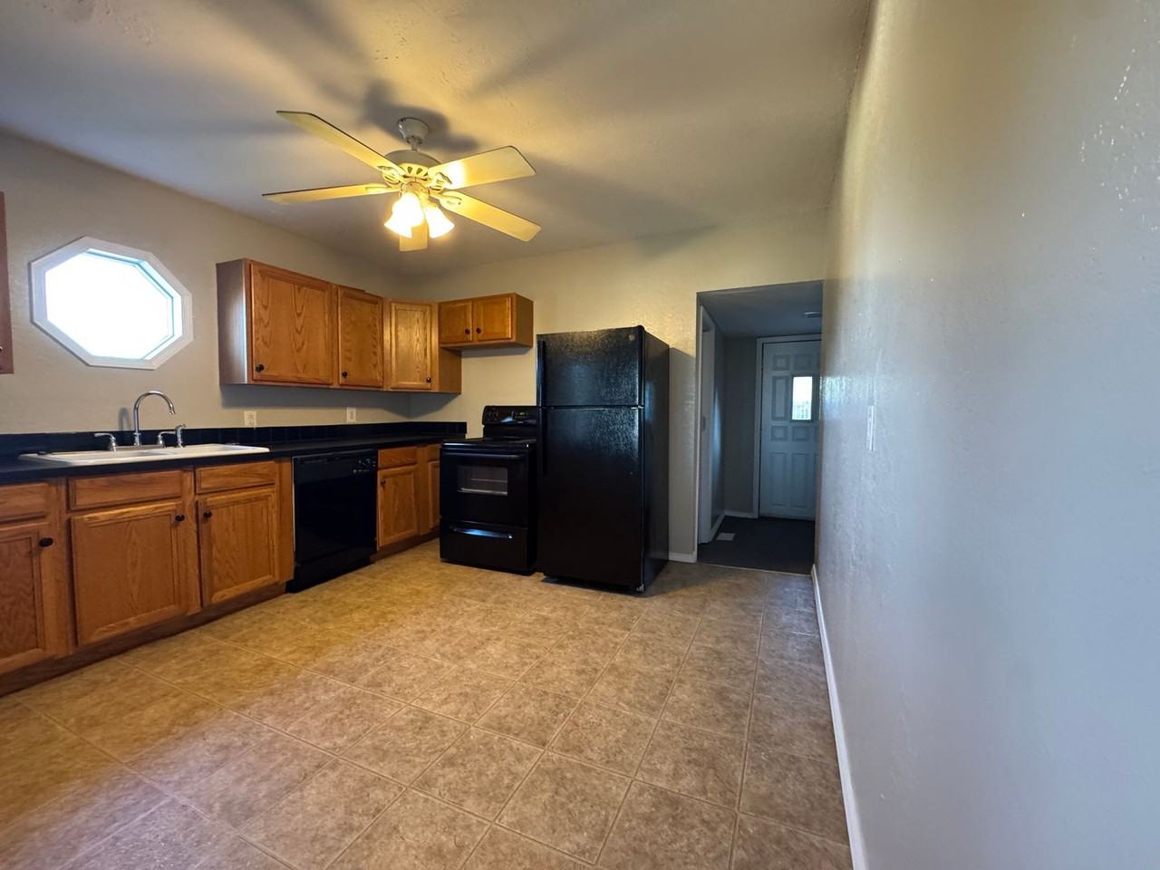 602 E Randolph Ave - Photo 3 of 10