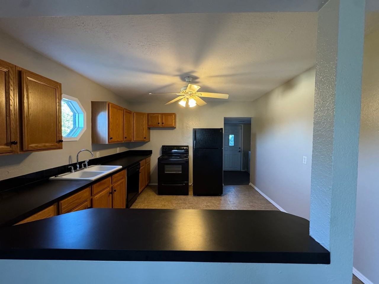 602 E Randolph Ave - Photo 4 of 10