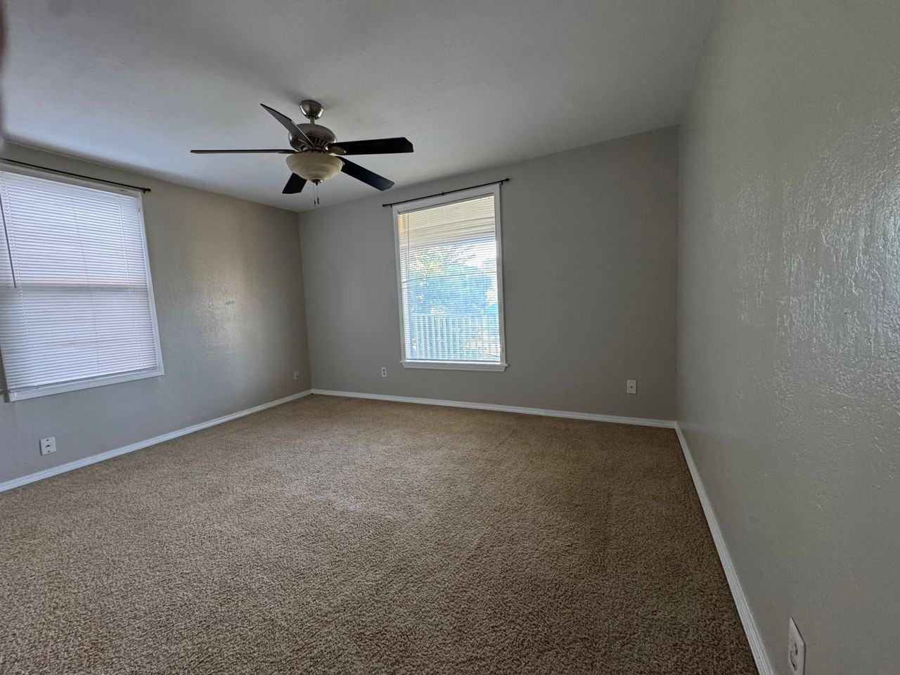 602 E Randolph Ave - Photo 5 of 10