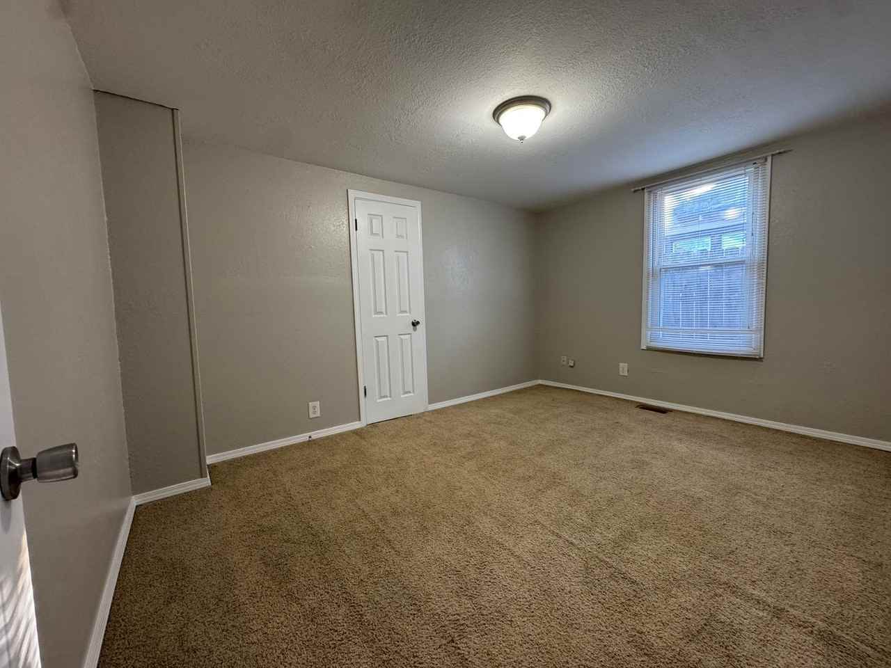 602 E Randolph Ave - Photo 6 of 10