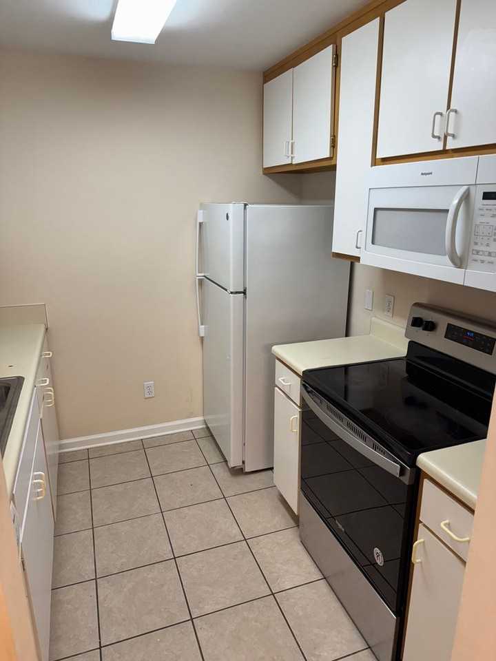 1344 Castelnau Ct - Photo 2 of 9