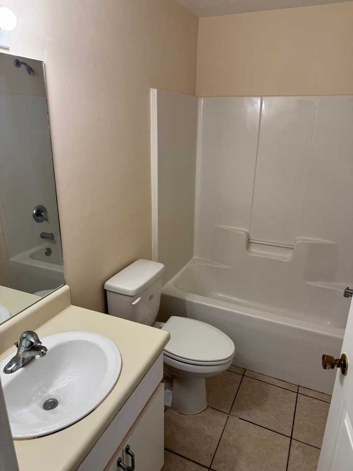 1344 Castelnau Ct - Photo 5 of 9
