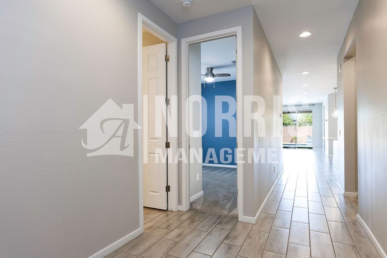 738 W Kingman Dr - Photo 6 of 42