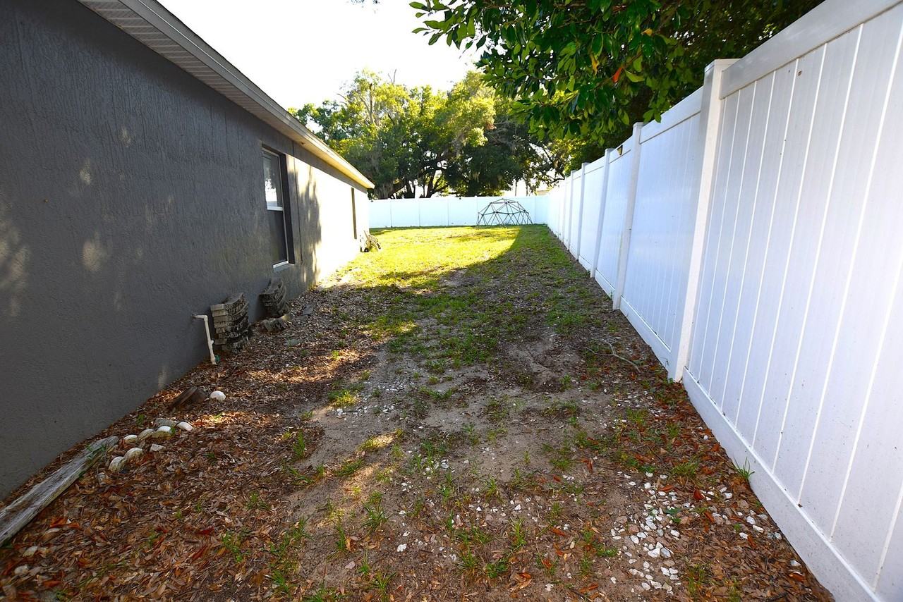 500 Lake Charles Dr - Photo 3 of 34