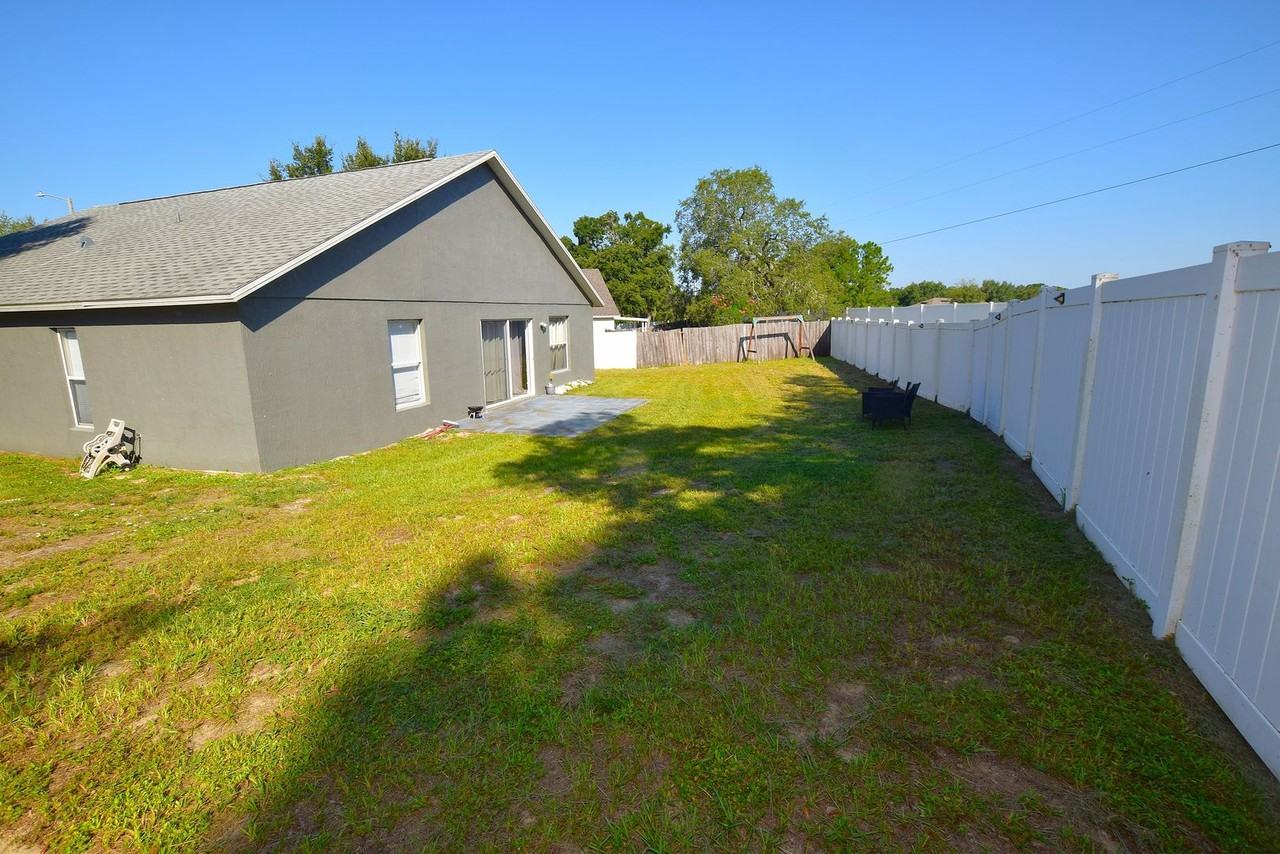 500 Lake Charles Dr - Photo 5 of 34
