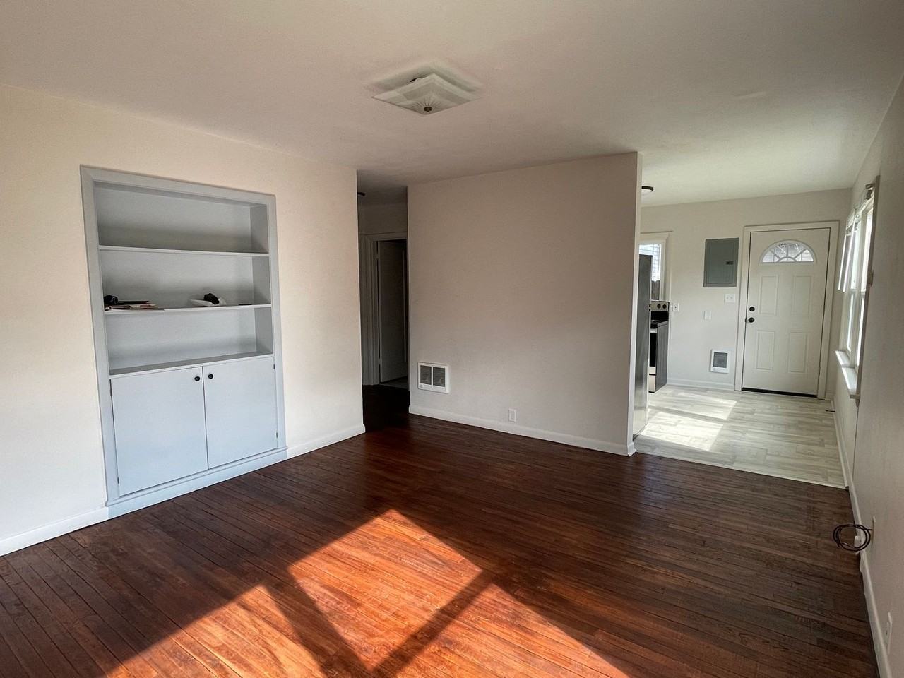 467-8th Street NW - Photo 2 of 19