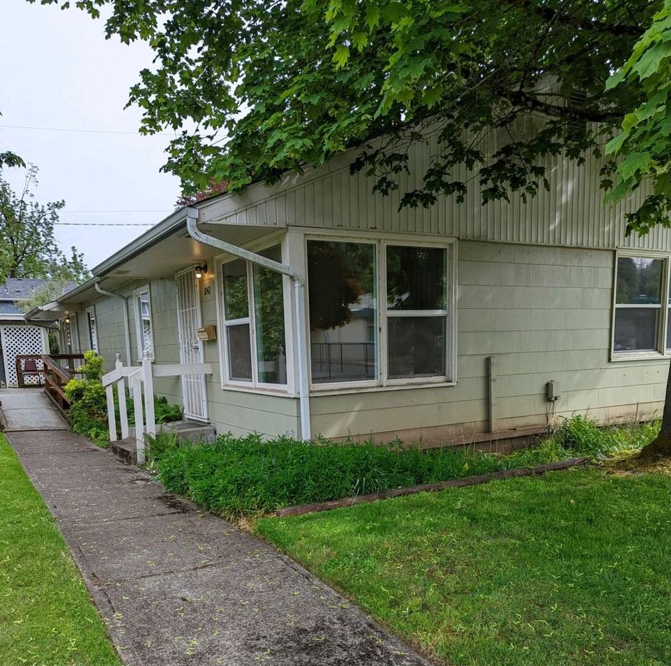 467-8th Street NW - Photo 4 of 19