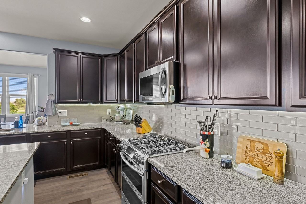 15411 Village Cir - Photo 5 of 46