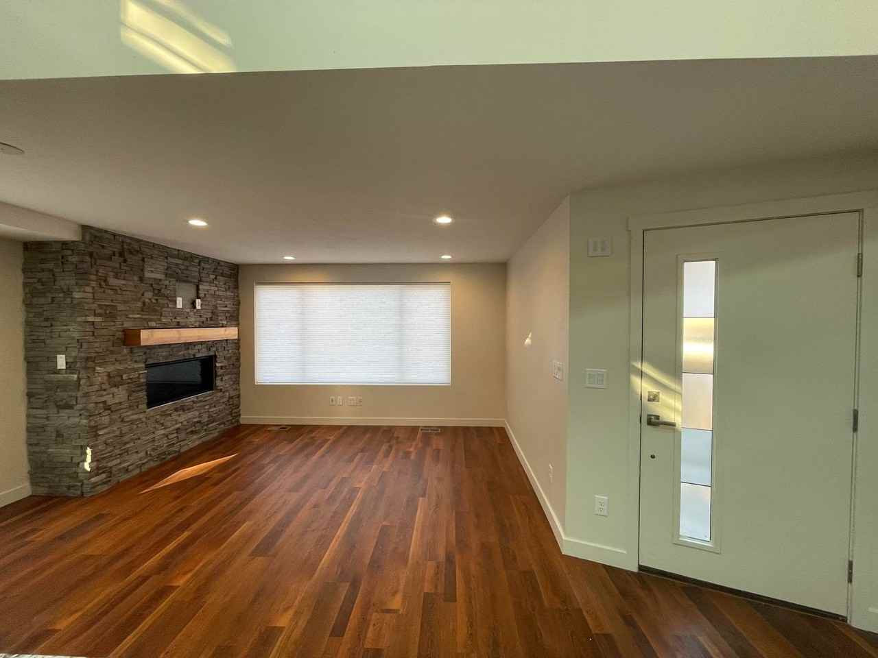 321 W 400 N - Photo 2 of 12