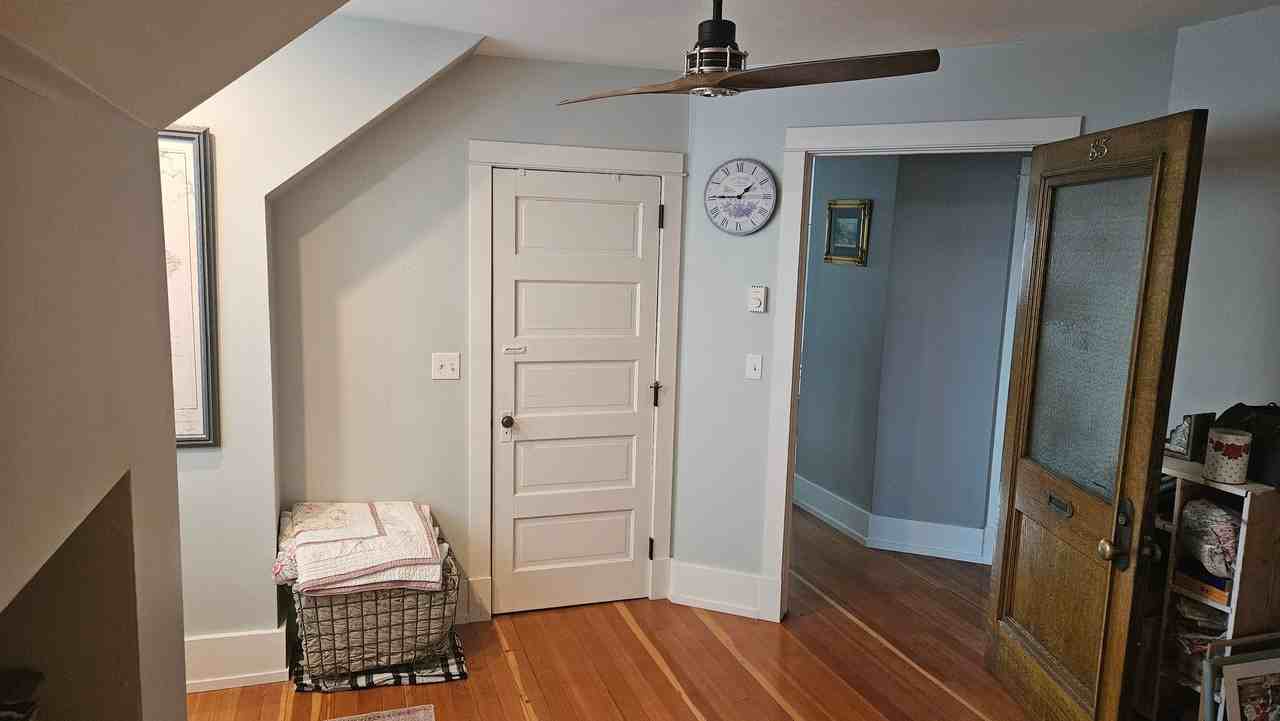 607 W Main St #B - Photo 3 of 42