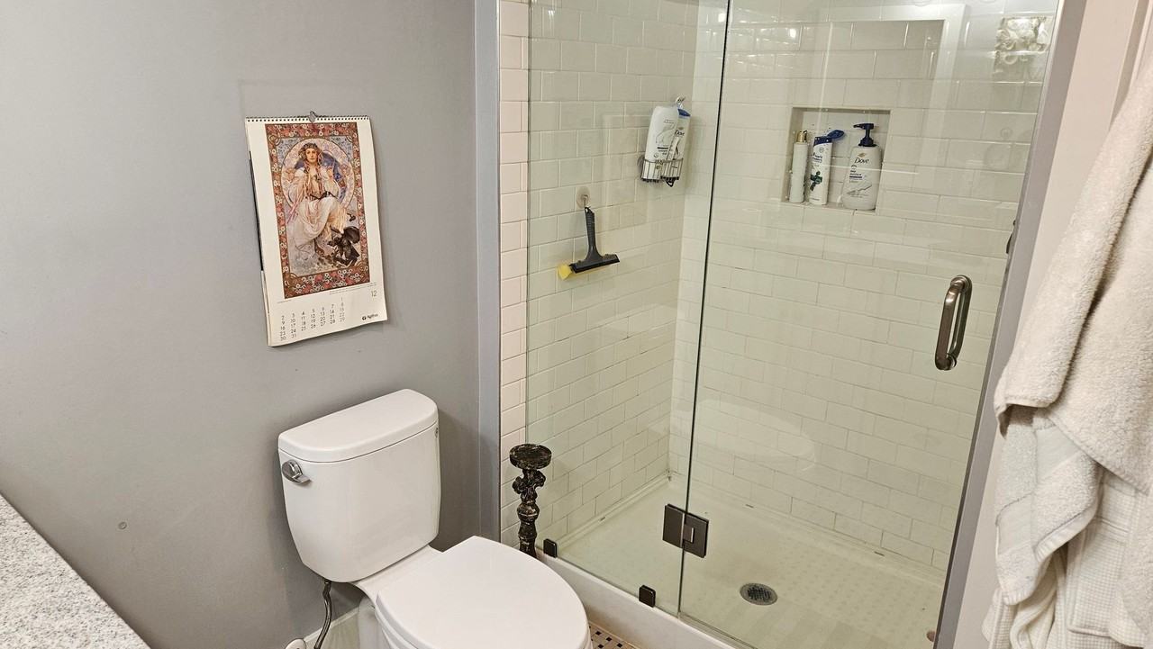 607 W Main St #B - Photo 7 of 42