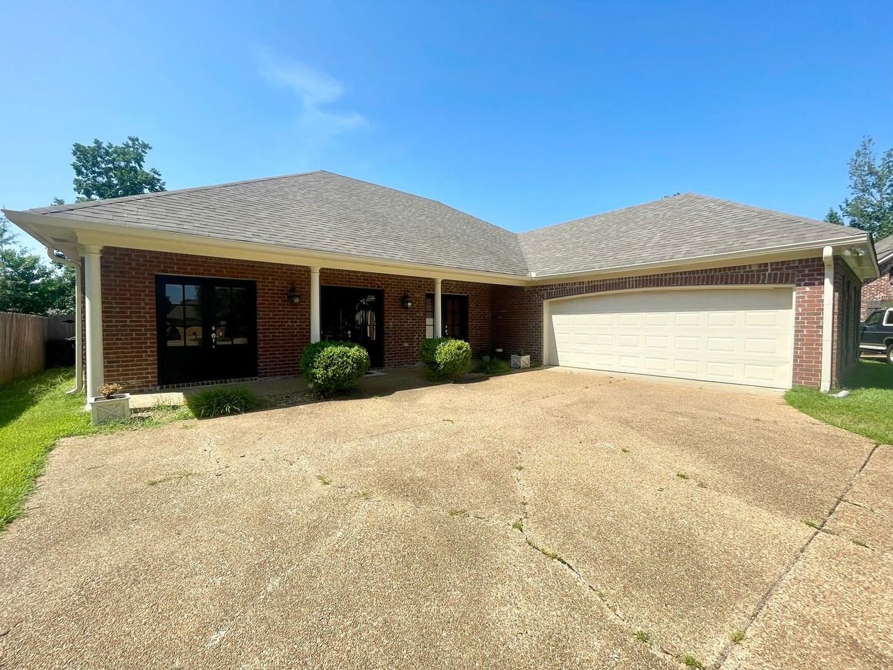 105 Lynwood Ct - Photo 3 of 17