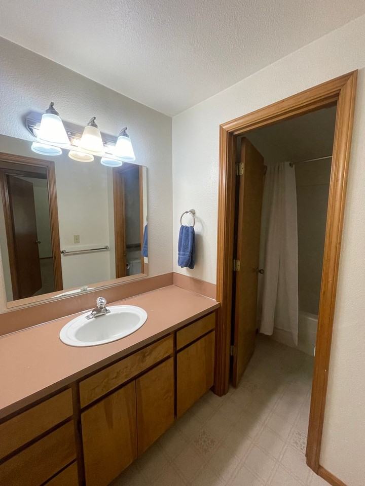 1699 Sw Country Club Pl - Photo 3 of 43